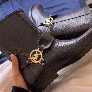 Michael Kors boots size 8 new condition